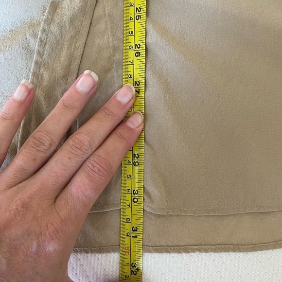 Boss by Hugo Boss Women’s Silk Button Down Blouse Tan Size Fit S Business Casual - Picture 7 of 8